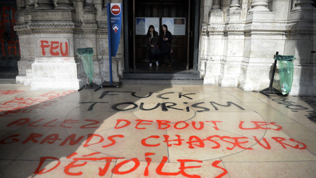 Parigi, profanata la basilica del Sacro-Cuore a Montmartre (Foto)