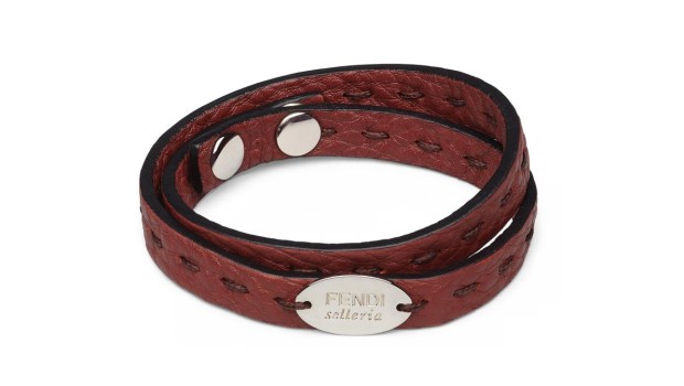 Fendi propone il bracciale selleria in tinta rosso mattone