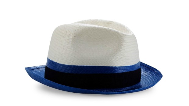 Giorgio Armani firma un cappello di lusso a tesa stretta