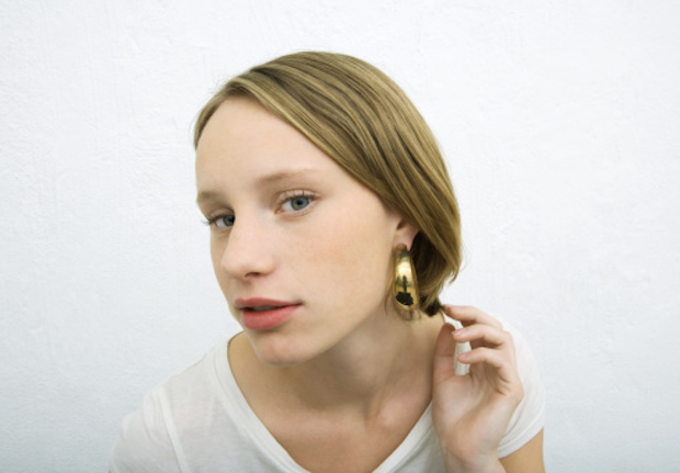 Come pulire gli orecchini d&#8217;oro per averli lucenti