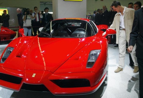 Ferrari LaFerrari e Ferrari Enzo, due regine rampanti in video