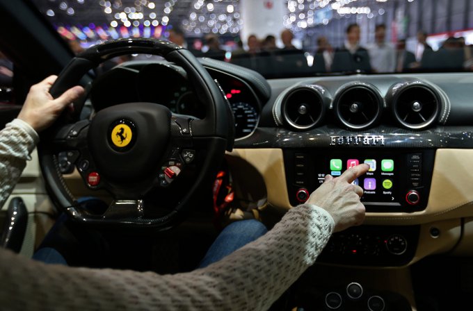 Ferrari FF, prima auto al mondo con CarPlay Apple