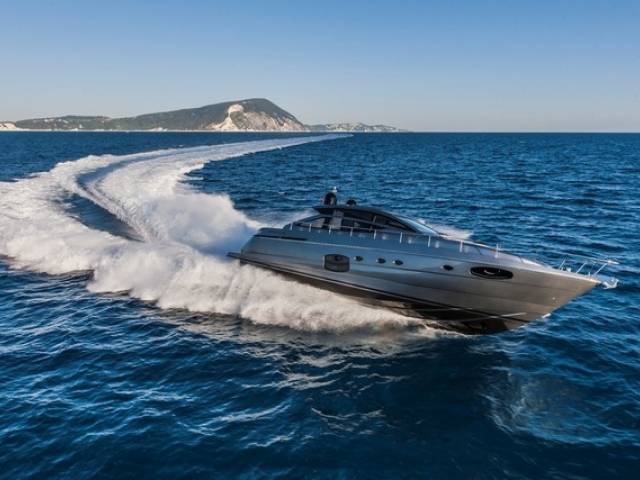 Ferretti Group al Dubai International Boat Show 2014