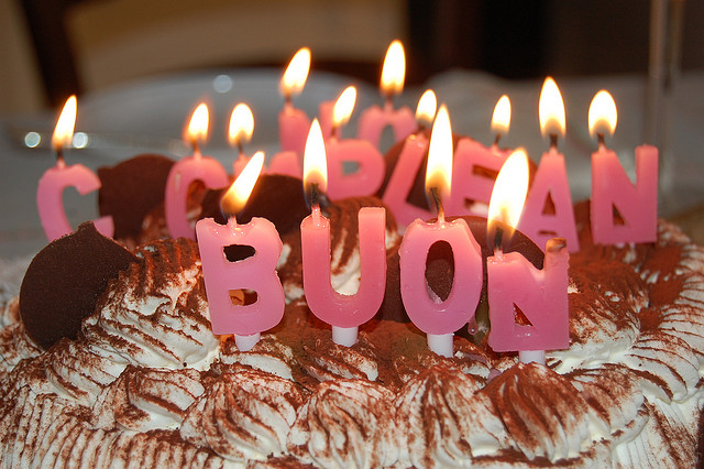 Le frasi celebri per il compleanno da dedicare agli amici