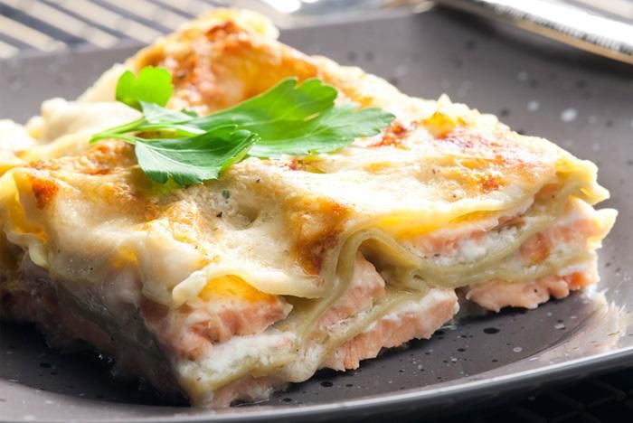 La ricetta delle lasagne al salmone per il pranzo della domenica