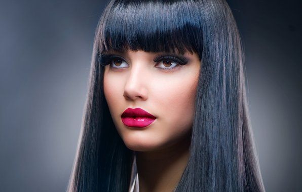 Il make up di tendenza per chi ha i capelli neri per l&#8217;estate 2014