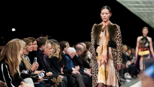 Sfilate Moda Parigi 2014: la sensualità elegante di Givenchy, special guest Rihanna e Laetitia Casta