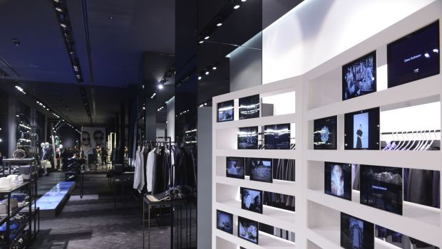 Porsche Design Milano via della Spiga: inaugurato il primo flagship store in Italia, le foto