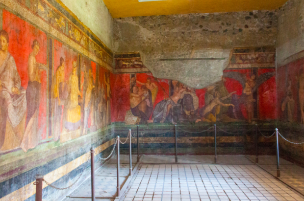 Pompei: sparito e poi restituito via posta un affresco