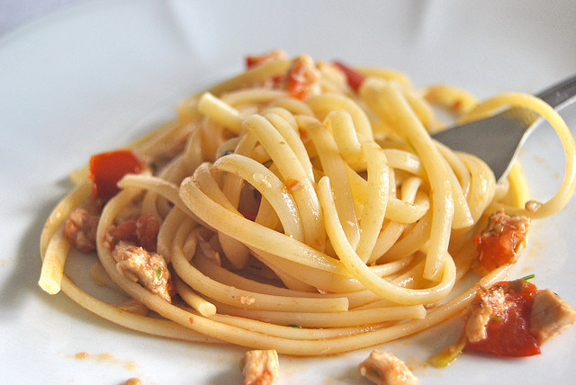 Spaghetti con il pesce, la ricetta semplice