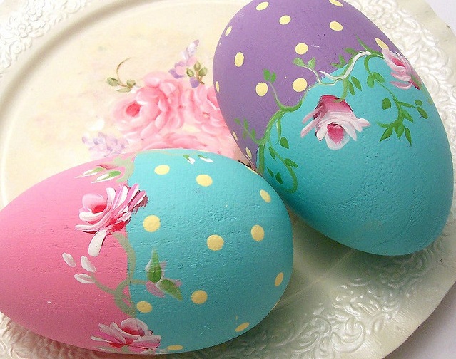 Le uova sode pasquali decorate spiegate passo dopo passo
