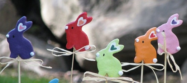 Le decorazioni in pasta di sale per la tavola di Pasqua coi coniglietti
