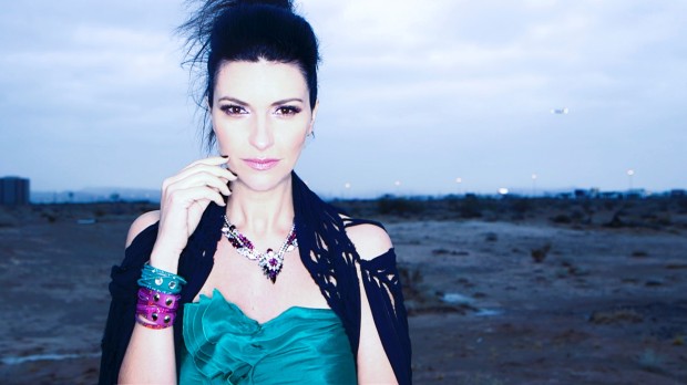 Laura Pausini Se Fuè video ufficiale: la cantante indossa gioielli Swarovski
