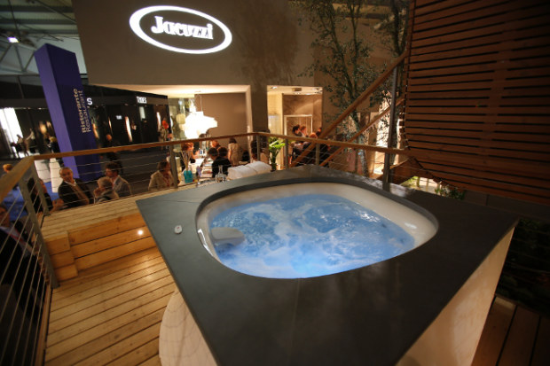 Al Salone del Mobile 2014  Jacuzzi presenta il centro benessere sugli alberi