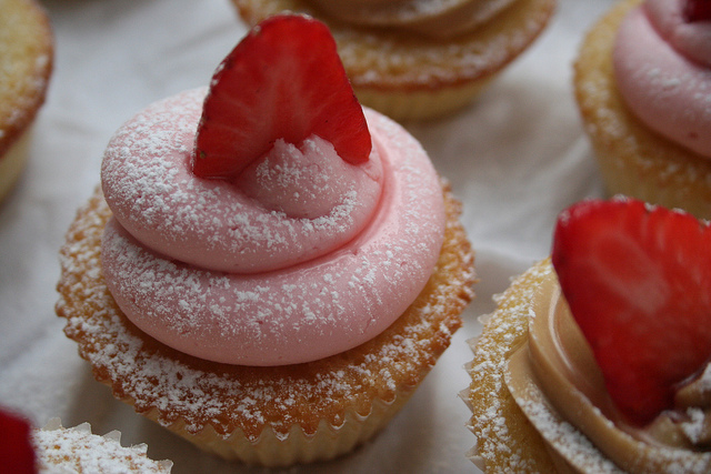 Le mini cake per la festa della mamma con creme e frutta