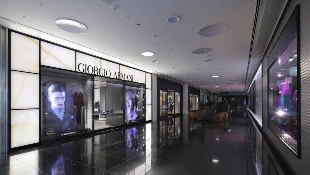 Giorgio Armani Kazakistan: inaugurata la nuova boutique con la mostra Eccentrico, le foto