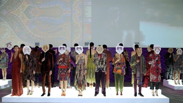 Etro Paisley Pechino: il party evento con la sfilata autunno inverno 2014 2015 e la mostra restrospettiva, le foto