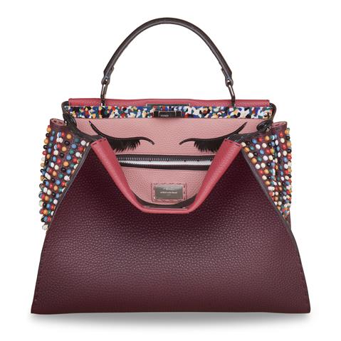 Fendi borse Peekaboo: Gwyneth Paltrow, Cara Delevingne e Naomie Harris, personalizzano l&#8217;iconica bag per charity
