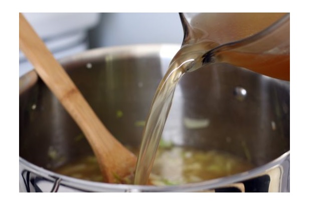 La ricetta del brodo di carne fatto in casa