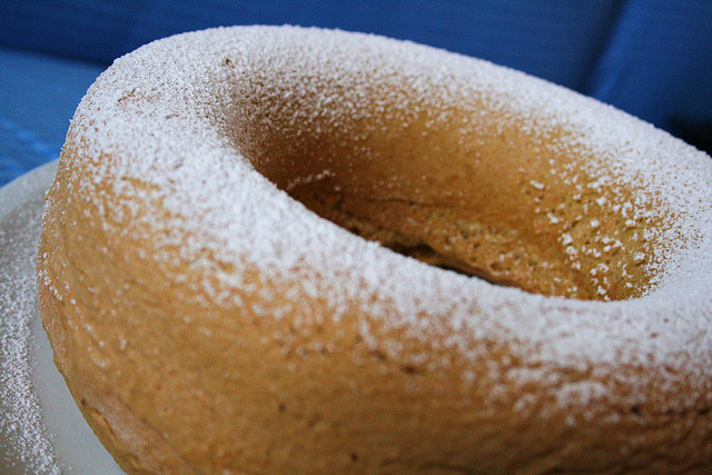 La ricetta del ciambellone senza uova per una colazione leggera