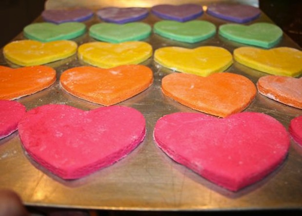 Festa della mamma: come fare i cuori colorati in pasta di sale