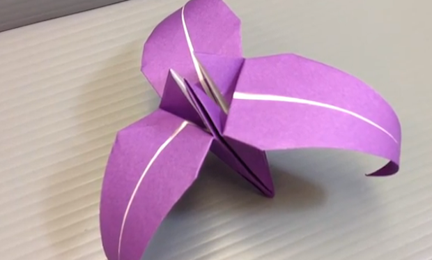 Fiori di carta origami fai da te con 5 progetti facili