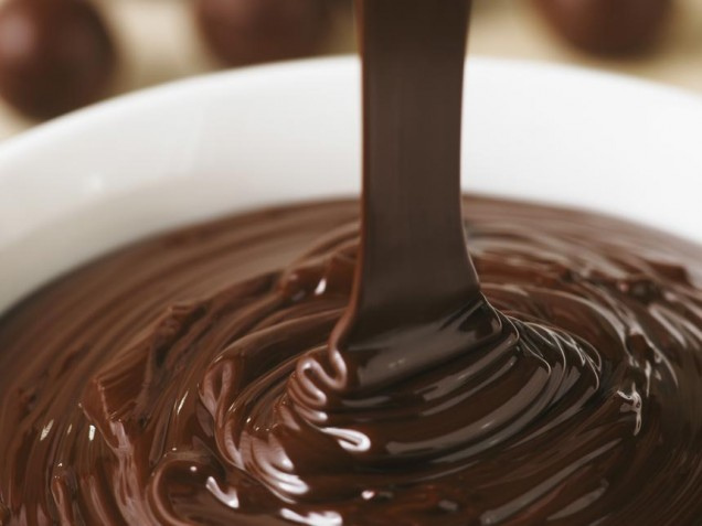 Come fare una ganache al cioccolato perfetta per farcire i dolci