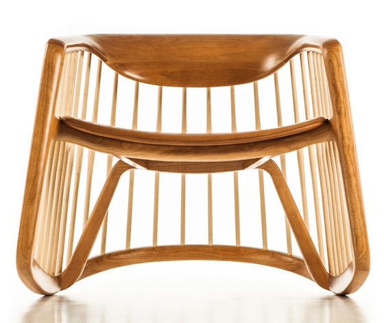 La sedia a dondolo per Bernhardt Design