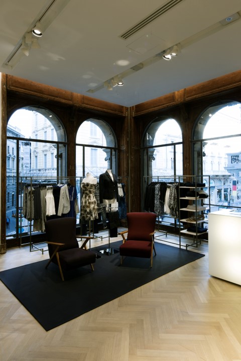 OVS Milano via Dante: inaugurato il nuovo store, le foto