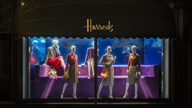 Prada Harrods Pradasphere: la mostra e le vetrine, le ossessioni del marchio, tutte le foto