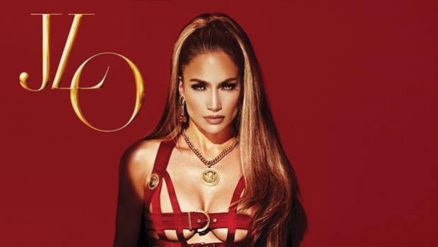 Jennifer Lopez AKA cover album: la pop star veste un abito rosso vintage di Versace