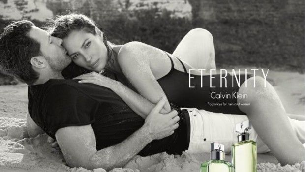 Calvin Klein Eternity: la nuova campagna pubblicitaria con Christy Turlington e il marito Ed Burns, la nuova fragranza Eternity Night