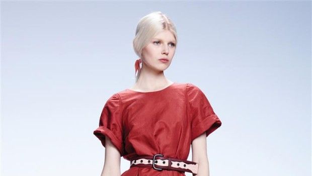 Bottega Veneta collezione Cruise 2014 2015: colori vivi, linee fluide e rilassatezza per lui e per lei