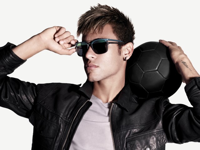 Mondiali Calcio 2014: Police presenta una special edition di occhiali da sole dedicata a Neymar Jr