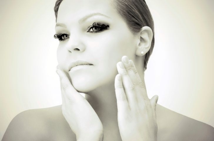 Pulizia del viso: gli step per avere una pelle bellissima e luminosa