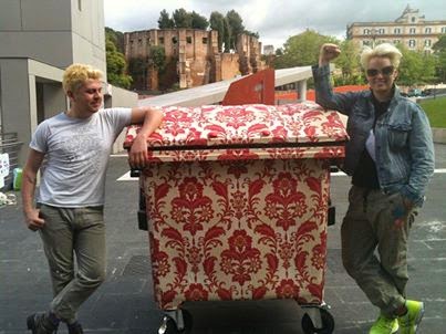 Il progetto internazionale dell’artista Christine Finley a Roma: Wallpapered Dumpsters