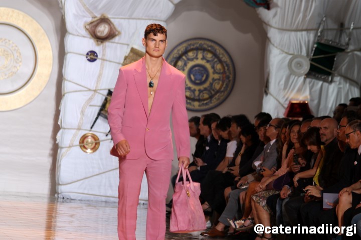 Sfilate Milano Moda Uomo giugno 2014: l&#8217;anima cubana di Versace, la collezione primavera estate 2015