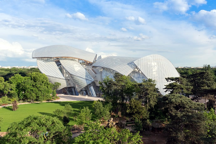 Louis Vuitton apre museo a Parigi con architetture moderne