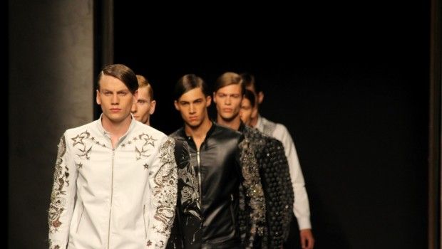 Sfilate Milano Moda Uomo giugno 2014: John Richmond, l&#8217;irriverente bad boy, la collezione primavera estate 2015