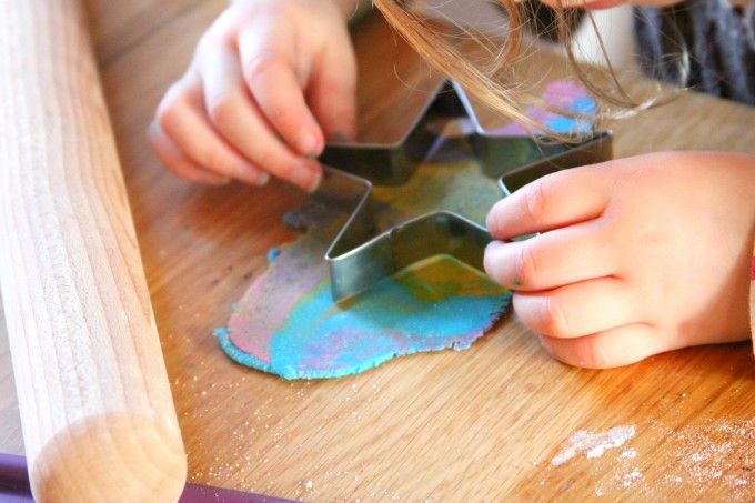 Come creare un impasto di pasta di sale ad effetto arcobaleno