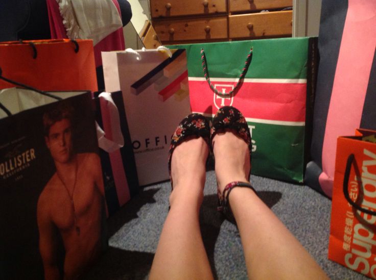 Shopping, donne psicologicamente predisposte all&#8217;acquisto di scarpe