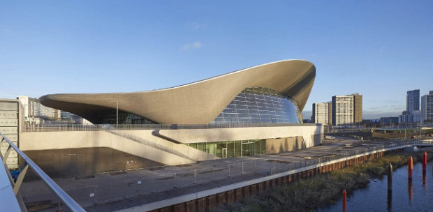 Zaha Hadid firma per il London Aquatics Centre una elegante ristrutturazione