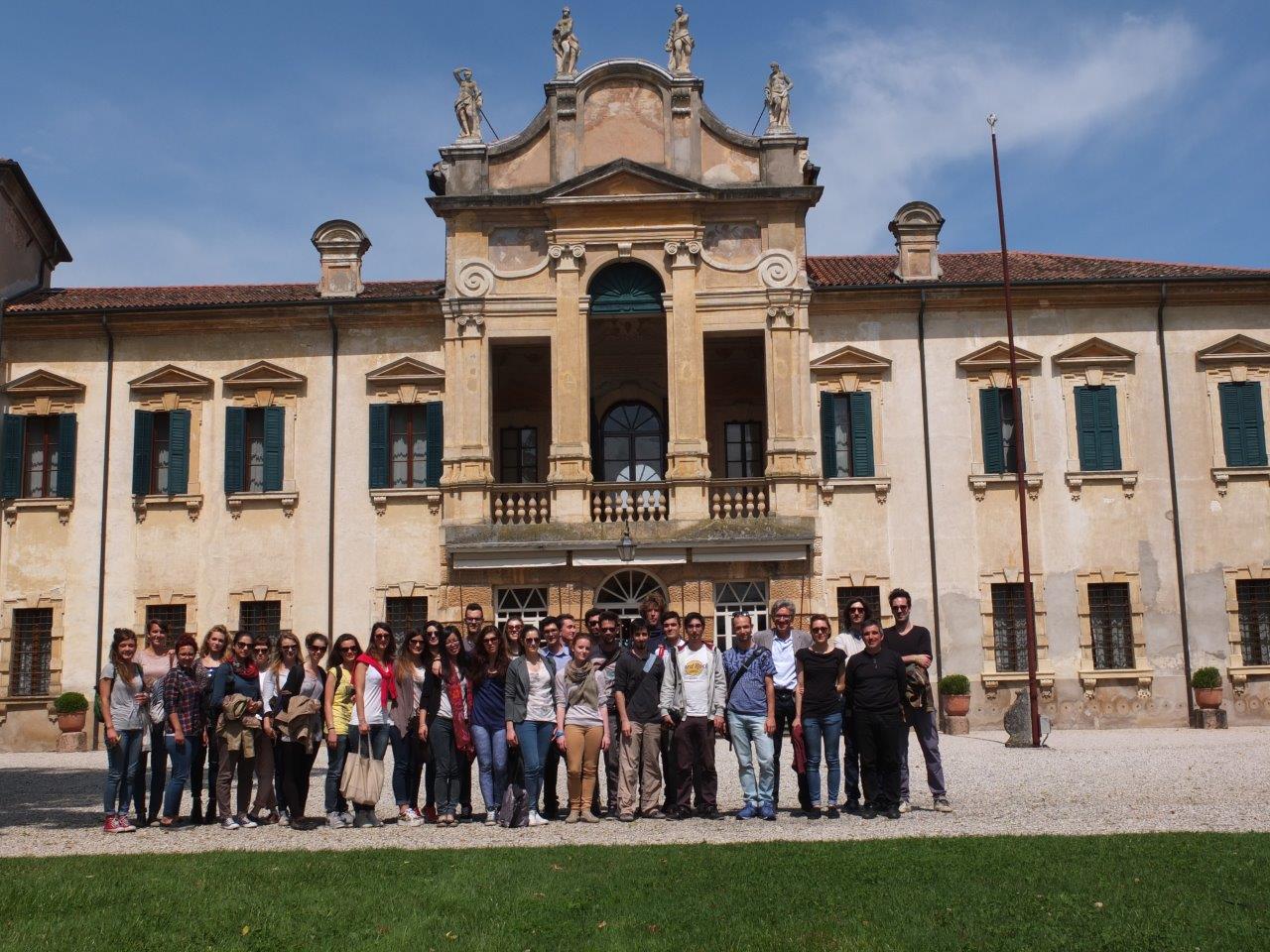 Morelato e 30 giovani del Politecnico di Milano progettano interni su misura