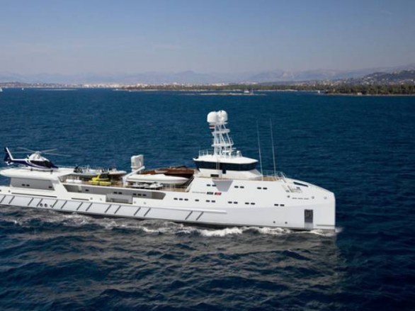Yacht Amels Garçon, il lusso in stile militare