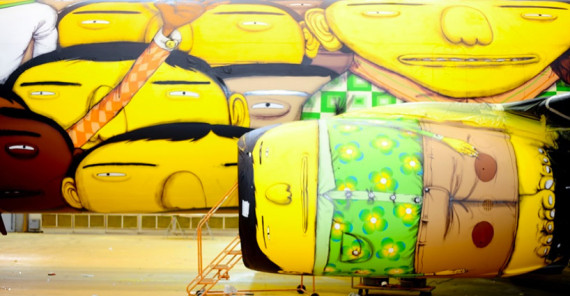 La street art che contagia i Mondiali 2014: il boing 737 di Os Gemeos e i murales di Paulo Ito