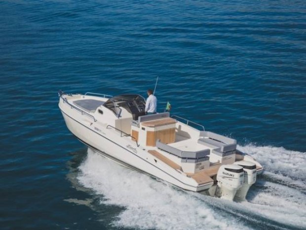Barca Fiart SeaWalker 33 con motori Suzuki fuoribordo