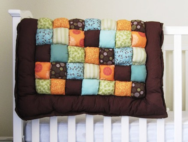 Le copertine patchwork da lettino con la tecnica biscuit o puff quilt