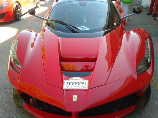 Auto, Ferrari LaFerrari lodata dal Wall Street Journal