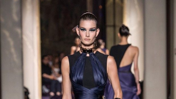 Sfilate Parigi Alta Moda 2014: Atelier Versace, la collezione autunno inverno 2014 2015, guest Jennifer Lopez