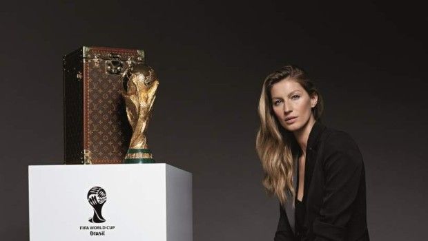 Coppa del Mondo 2014: Gisele Bundchen e il baule speciale di Louis Vuitton per i Mondiali di Calcio Brasile 2014